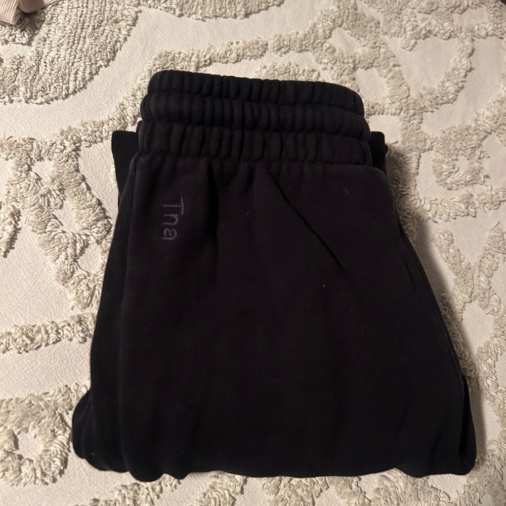 Aritzia Tna cozy fleece boyfriend fit black sweatpants, 2xs - Picture 3 of 4